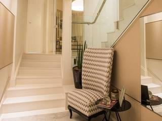 O aconchego do lar!, Élcio Bianchini Projetos Élcio Bianchini Projetos Minimalist corridor, hallway & stairs