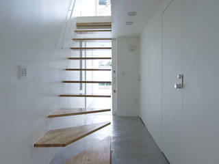 Park House, another APARTMENT LTD. / アナザーアパートメント another APARTMENT LTD. / アナザーアパートメント Pasillos, vestíbulos y escaleras de estilo ecléctico