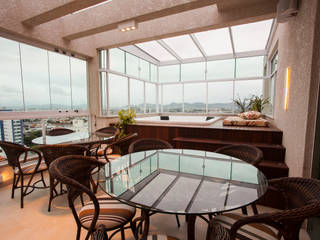 Apartamento Cobertura com Varanda Gourmet e Ofurô, Luine Ardigó Arquitetura Luine Ardigó Arquitetura Balcon, Veranda & Terrasse modernes