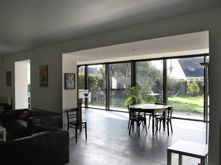 ENGAWA Extension en milieu pavillonnaire, ONZIEME ETAGE SARL d'architecture ONZIEME ETAGE SARL d'architecture غرفة السفرة