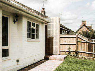 The house with the pink door, Klas Hyllen Architects Klas Hyllen Architects Skandinavische Häuser