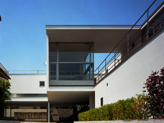 フラッツ５+１, 西島正樹／プライム一級建築士事務所 西島正樹／プライム一級建築士事務所 Eclectic style balcony, veranda & terrace
