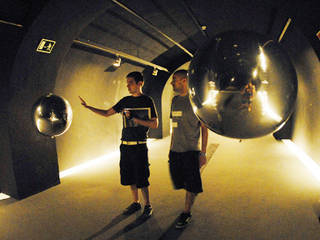 Balloon Exploration, Takeshi Ishiguro Creative Lab Takeshi Ishiguro Creative Lab Minimalist media room