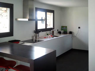 REHABILITACIÓN DE VIVIENDA UNIFAMILIAR EN TOURÓN, arquitectura SEN MÁIS arquitectura SEN MÁIS Kitchen