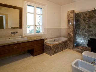 "Villino" a Pisa, C+A Caponi Arrighi architetti associati C+A Caponi Arrighi architetti associati Classic style bathrooms