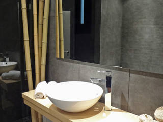 Vivienda en casco antiguo de Girona, davidMUSER building & design davidMUSER building & design Modern bathroom