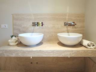 Bagno in travertino, Fersini Marco - Pavimenti e Rivestimenti interni ed esterni Fersini Marco - Pavimenti e Rivestimenti interni ed esterni Minimal style Bathroom