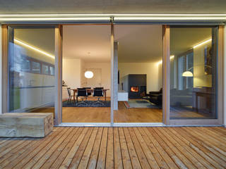 Haus R, raupach architekten raupach architekten モダンデザインの テラス