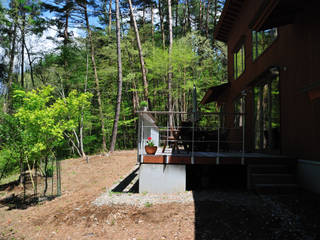 蓼科の家, 設計工房 悠 設計工房 悠 Modern style balcony, porch & terrace