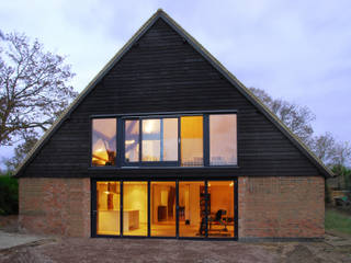 Pye Barn, Oxfordshire, David Nossiter Architects David Nossiter Architects 現代房屋設計點子、靈感 & 圖片