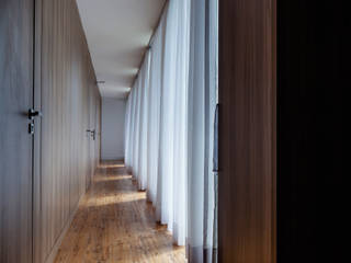 homify Minimalist corridor, hallway & stairs