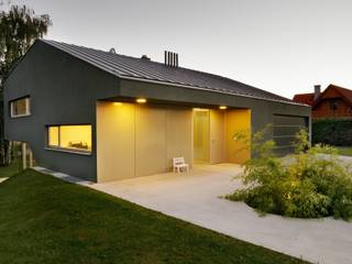 Split-Level-Haus in Wildon, KARL+ZILLER Architektur KARL+ZILLER Architektur Case moderne