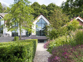 Klassieke villa tuin Waspik, De Rooy Hoveniers De Rooy Hoveniers Сад в классическом стиле