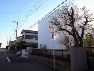 大きな土間空間のある家（横須賀の家）, 大島功市建築研究所 一級建築士事務所 大島功市建築研究所 一級建築士事務所 Casas de estilo mediterráneo