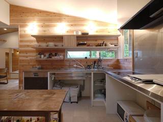 森を望む家, みゆう設計室 みゆう設計室 北欧デザインの キッチン