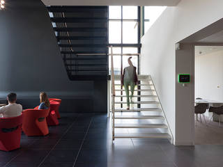 Nextel kantoorproject - Wommelgem (België), PUUR interieurarchitecten PUUR interieurarchitecten Concessionárias modernas