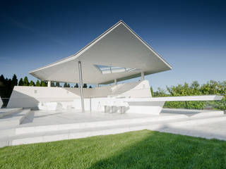 Filigranes Sonnensegel aus Stahlbeton, KARL+ZILLER Architektur KARL+ZILLER Architektur สวน