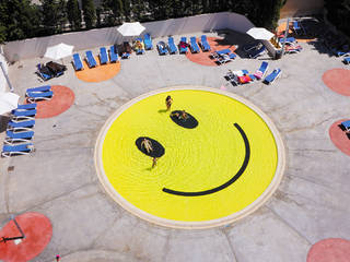 Smile Pool and Playground, A2arquitectos A2arquitectos モダンスタイルの プール
