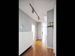 Mieszkanie w Poznaniu, NBArchitects NBArchitects Modern corridor, hallway & stairs