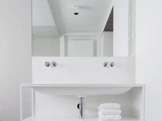 Badkamer privewoning Maastricht, Not Only White B.V. Not Only White B.V. Bagno minimalista