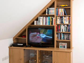 Attic room cupboards & shelves Martin Greshoff Furniture Вітальня Шафи і серванти