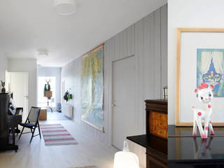 Von der Scheune zum modernen Loft - Aussen Bullerbü Romantik, Innen klare Moderne , hEMMA Interior hEMMA Interior Skandynawski korytarz, przedpokój i schody