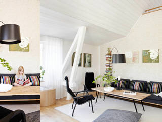 Von der Scheune zum modernen Loft - Aussen Bullerbü Romantik, Innen klare Moderne , hEMMA Interior hEMMA Interior Tropical style living room