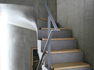 西麻布の家, 東章司建築研究所 東章司建築研究所 Ingresso, Corridoio & Scale in stile moderno