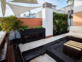 Terraza Mediterranea Sostenible, thesustainableproject thesustainableproject بلكونة أو شرفة