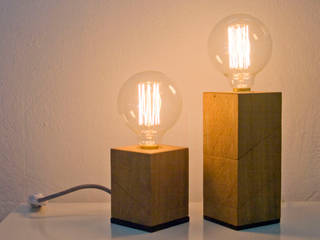 Lámpara de mesa Twistcube Iroko, Iron and wood Iron and wood Modern houses Homewares