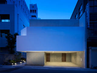 ２つの中庭がある家, ARCHIXXX眞野サトル建築デザイン室 ARCHIXXX眞野サトル建築デザイン室 Moderne Häuser