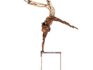 Escultura en madera y hierro envejecido a base metales reciclados ( 50 x 20 x 100cm )., Héctor Nevado Héctor Nevado Otros espacios