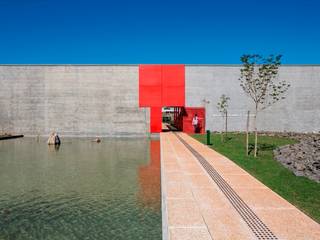 Santander Data Center, LoebCapote Arquitetura e Urbanismo LoebCapote Arquitetura e Urbanismo Modern walls & floors