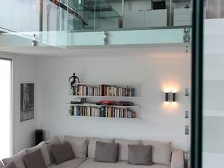Loft per single, Francesca Bonorandi Francesca Bonorandi Minimalist living room