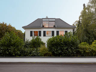 Villa am Rhein – Straßenansicht, Architekturbüro Lehnen Architekturbüro Lehnen Rumah Modern
