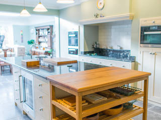 The Earlsfield Traditional Kitchen, NAKED Kitchens NAKED Kitchens Dapur Klasik