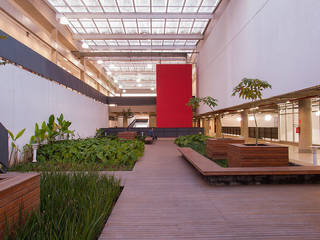 Centro de Formação Cultural Cidade Tiradentes, ODVO Arquitetura e Urbanismo ODVO Arquitetura e Urbanismo Commercial spaces