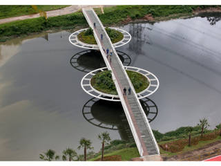 Ponte Friedrich Bayer - Ponte Móvel sobre o Canal Guarapiranga, LoebCapote Arquitetura e Urbanismo LoebCapote Arquitetura e Urbanismo Espaces commerciaux