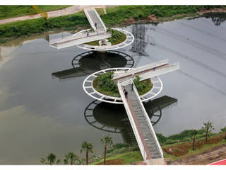 Ponte Friedrich Bayer - Ponte Móvel sobre o Canal Guarapiranga, LoebCapote Arquitetura e Urbanismo LoebCapote Arquitetura e Urbanismo Espaces commerciaux