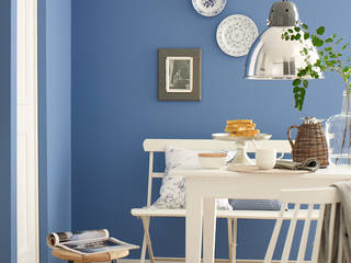 1 Küche 2 x anders diewohnblogger Skandinavische Küchen Tisch,Möbel,Azurblau,Blau,Holz,Innenarchitektur,Linie,Wand,Materialeigenschaft,Stuhl