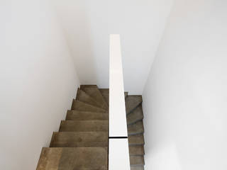 HAUS MM, LINIE ZWEII - innenarchitektur und grafikdesign LINIE ZWEII - innenarchitektur und grafikdesign Minimalist corridor, hallway & stairs