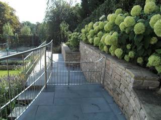 Large contemporary family garden design, Kenley, Surrey Linsey Evans Garden Design Modern Garden