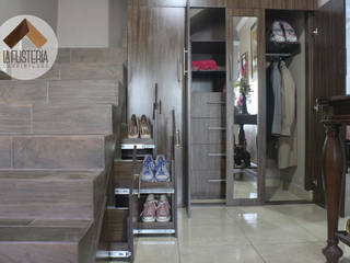 Stair Closet, La Fustería - Carpinteros La Fustería - Carpinteros Koridor & Tangga Modern