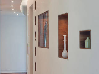 E 53rd St Apartment, NYC, Eisner Design Eisner Design Modern corridor, hallway & stairs