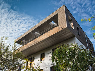 Sanierung Einfamilienhaus am Hang, Natürlich Architektur Natürlich Architektur منازل