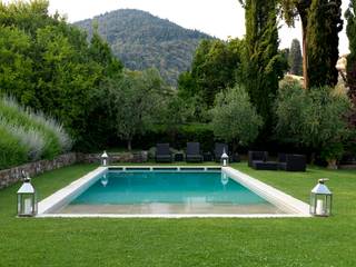 Villa sulla collina di Fiesole, Antonio Lionetti Home Design Antonio Lionetti Home Design Piscina moderna Piscine