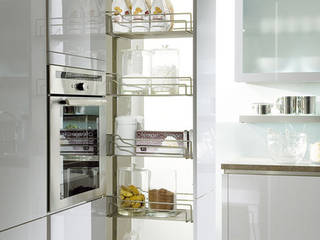 Tall pull-out storage homify مطبخ مخزن