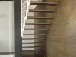 Attico Miozzo/Valentini, Studio di architettura_Claudio Dorigo architetto Studio di architettura_Claudio Dorigo architetto Modern corridor, hallway & stairs