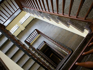 FSC Apartment Renovation in Fshain, Berlin, RARE Office RARE Office Couloir, entrée, escaliers classiques