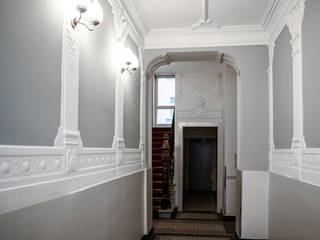 KPS_M Apartment renovation in Fshain, Berlin, RARE Office RARE Office Couloir, entrée, escaliers classiques